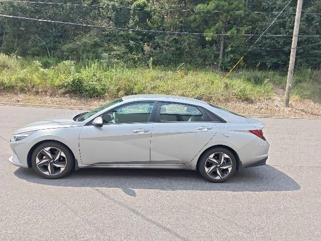 Used 2023 Silver Hyundai SEL image 5