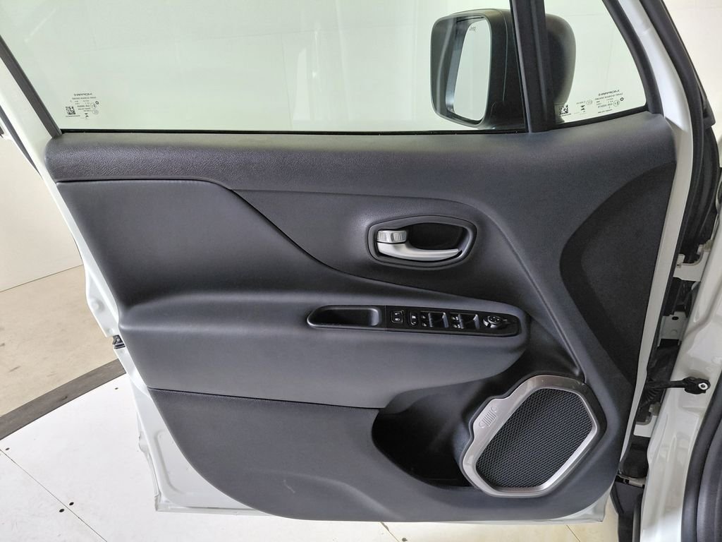 Certified Used 2023 White Jeep Latitude image 9