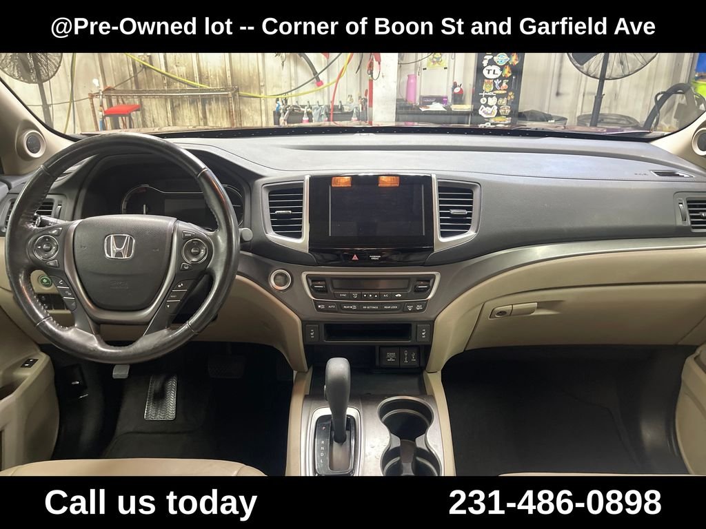 Used 2018 Red Honda EX-L image 17