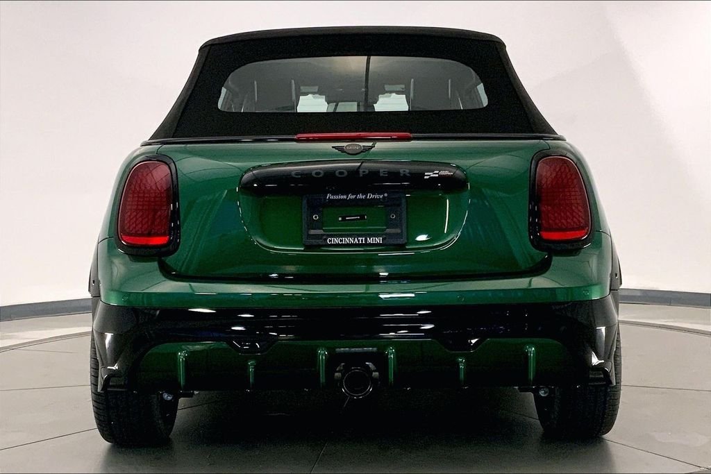 New 2026 British Racing Green IV Metallic MINI Iconic image 3