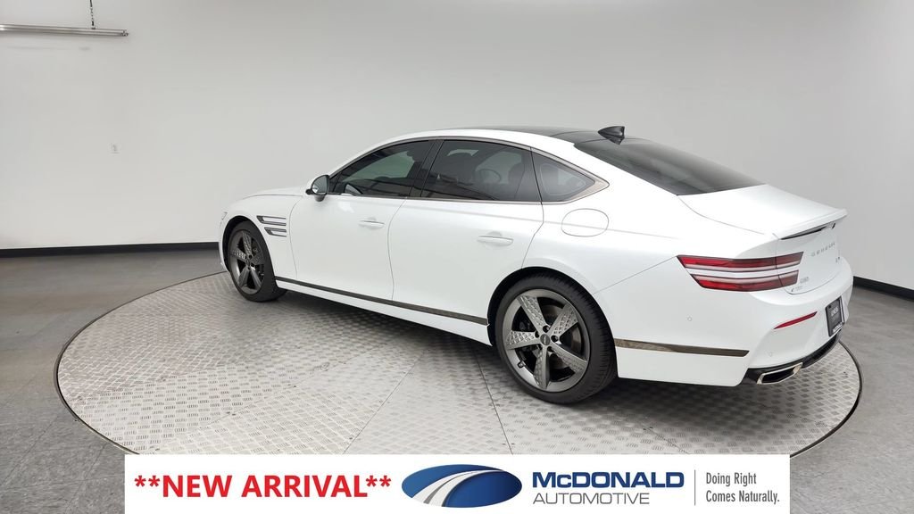 Used 2024 White Genesis 3.5T image 4