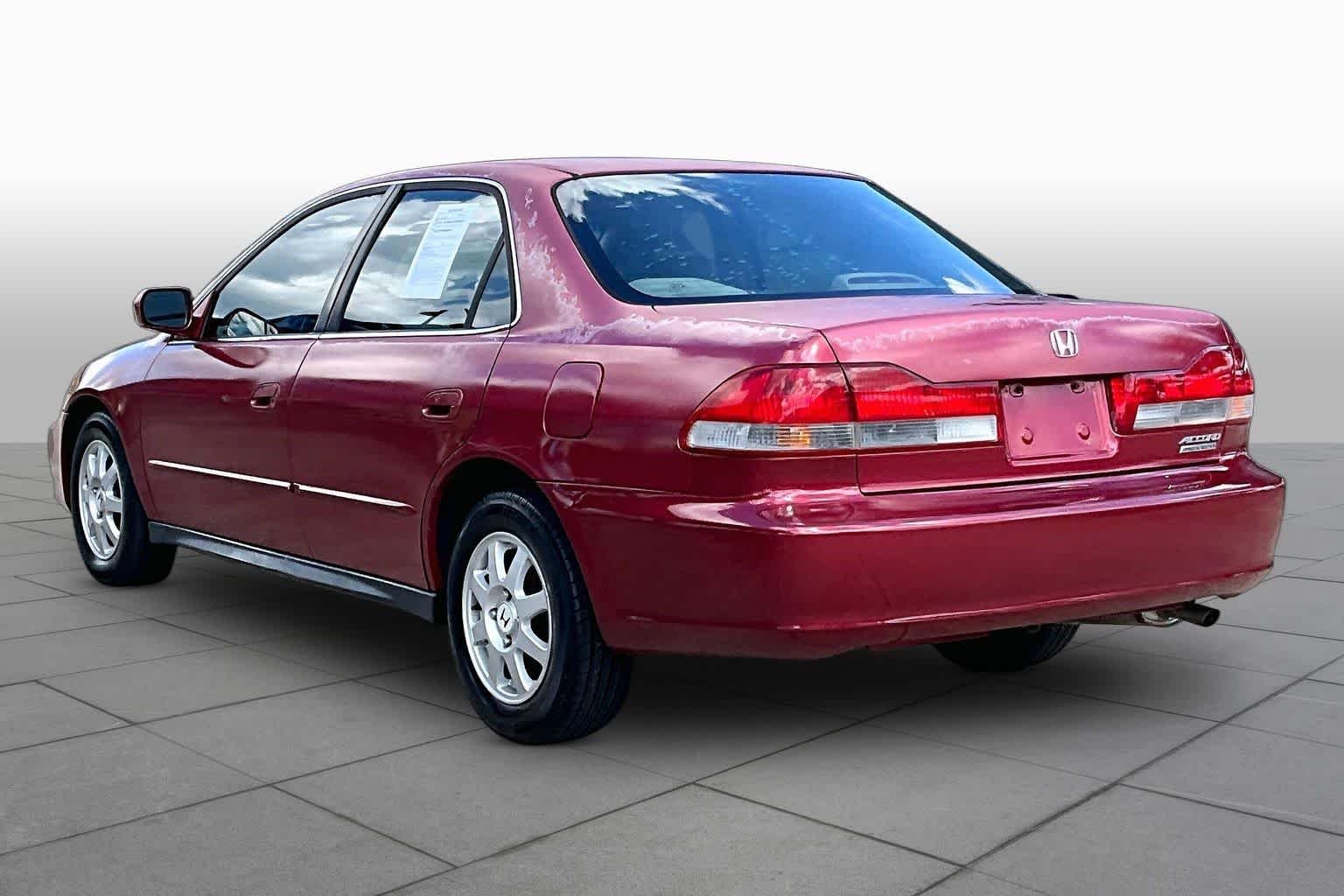 Used 2002 Firepepper Red Pearl Honda SE image 10