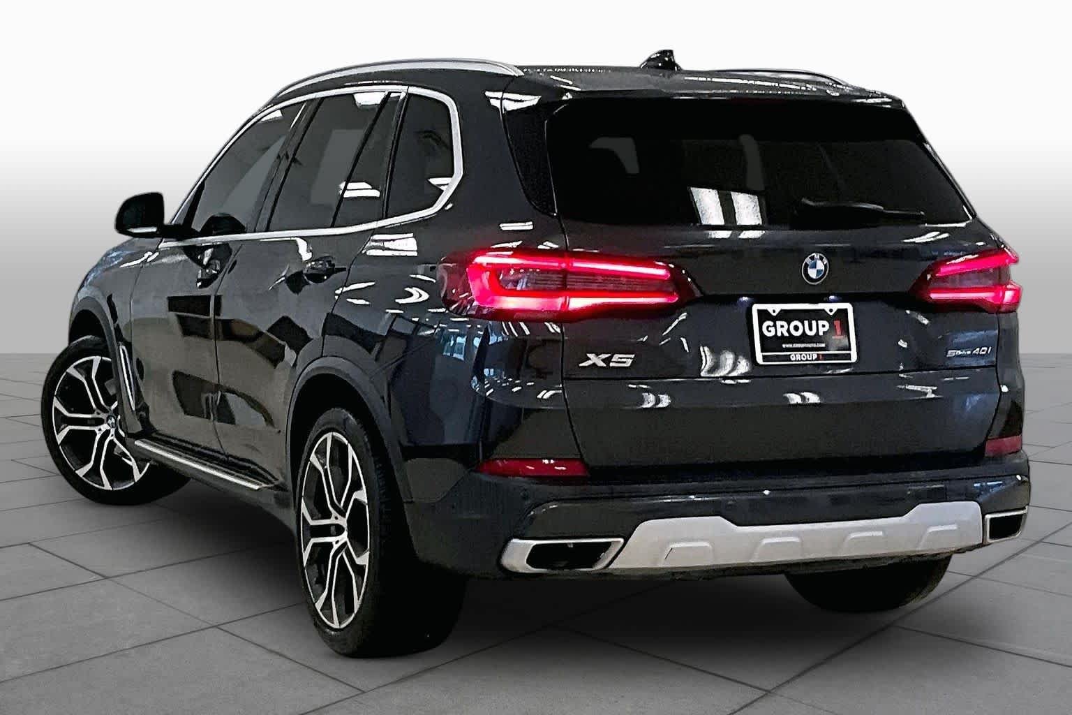 Used 2022 Dark Graphite Metallic BMW sDrive40i image 11