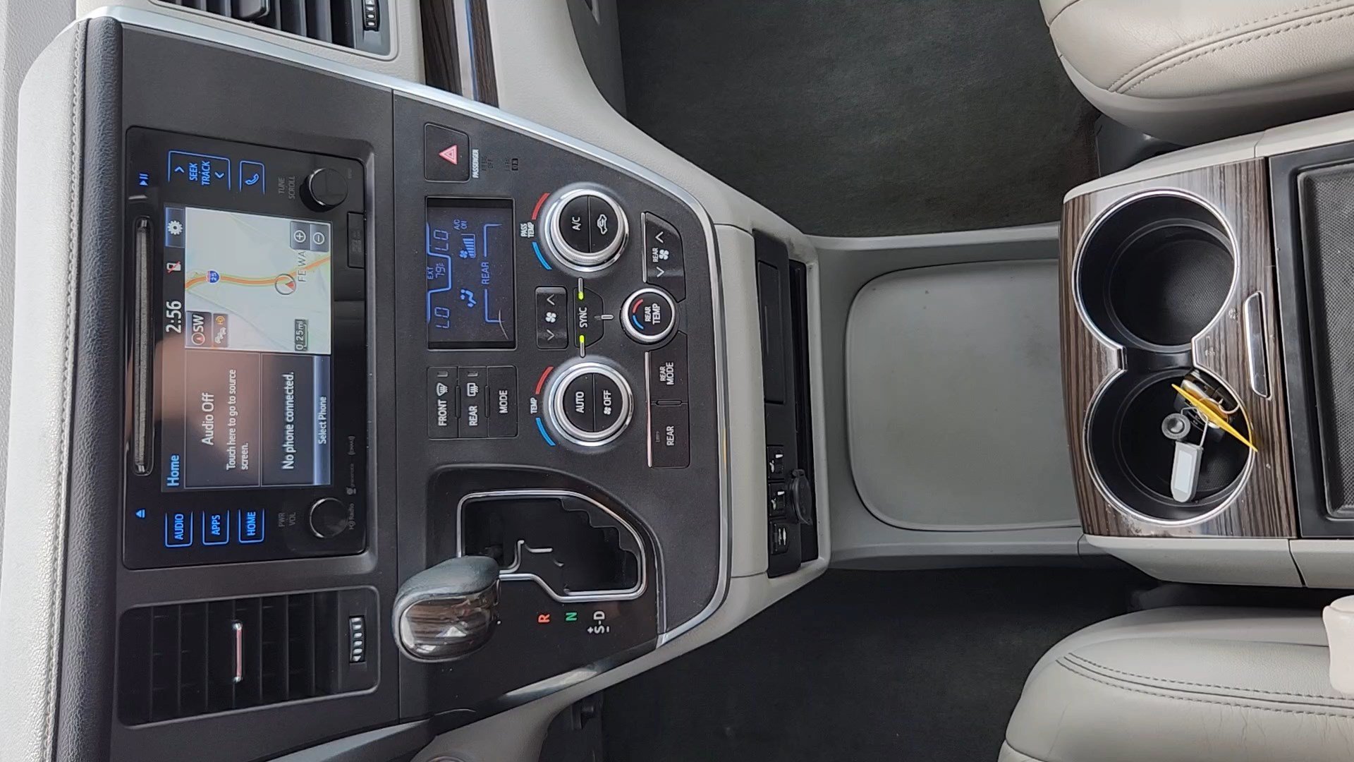 Used 2016 Predawn Gray Mica Toyota XLE Premium image 15