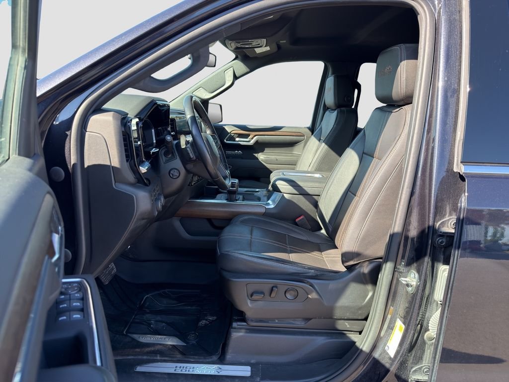 Used 2022 Gray Chevrolet High Country image 9