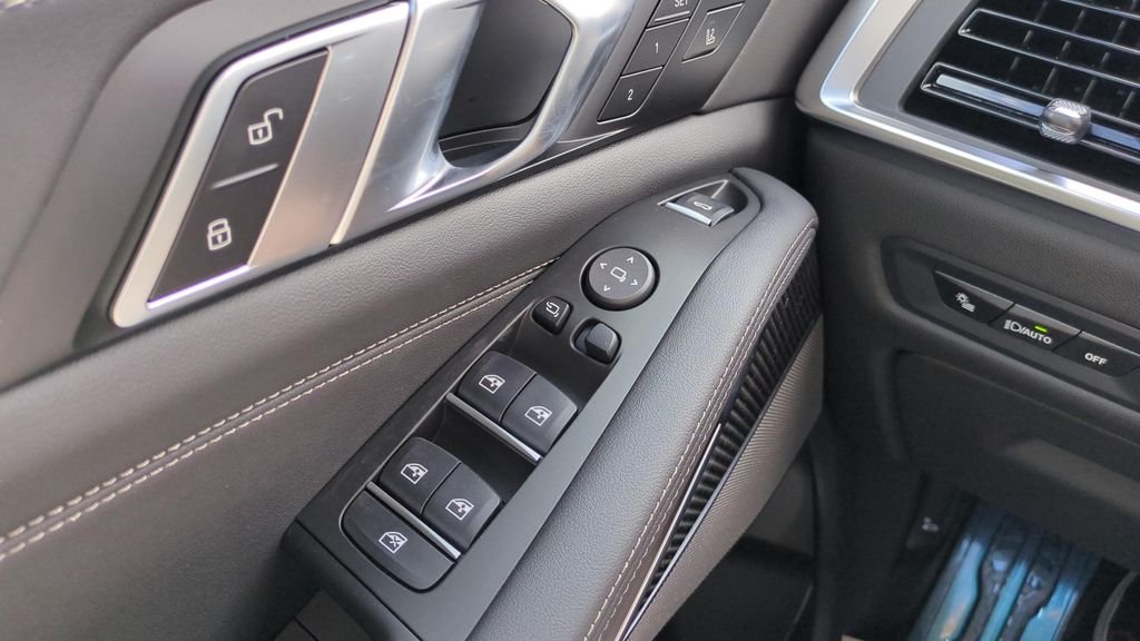 New 2026 Dravit Grey Metallic BMW M60i image 22