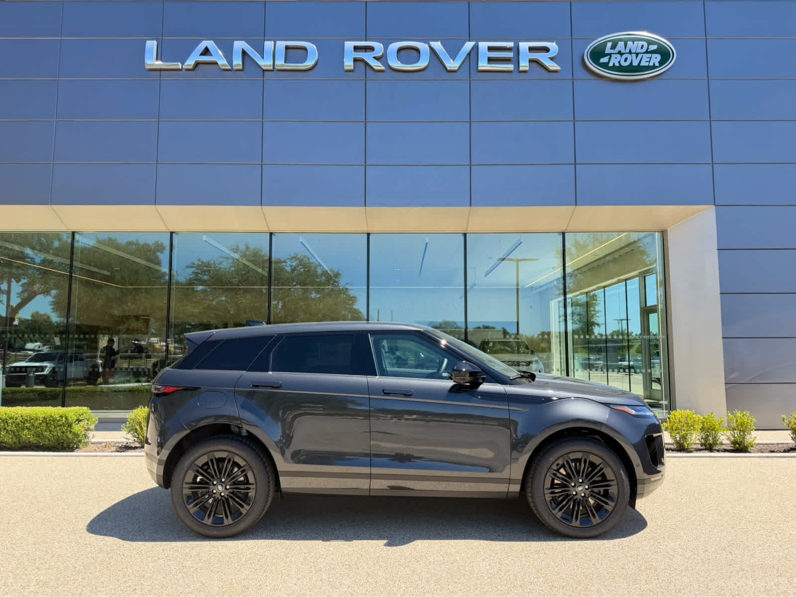 New 2026 Carpathian Grey Land Rover Core S image 4