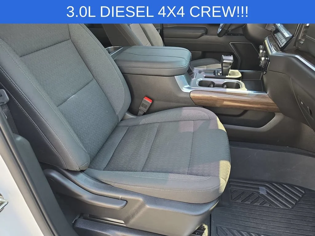 Used 2025 Summit White Chevrolet RST image 29