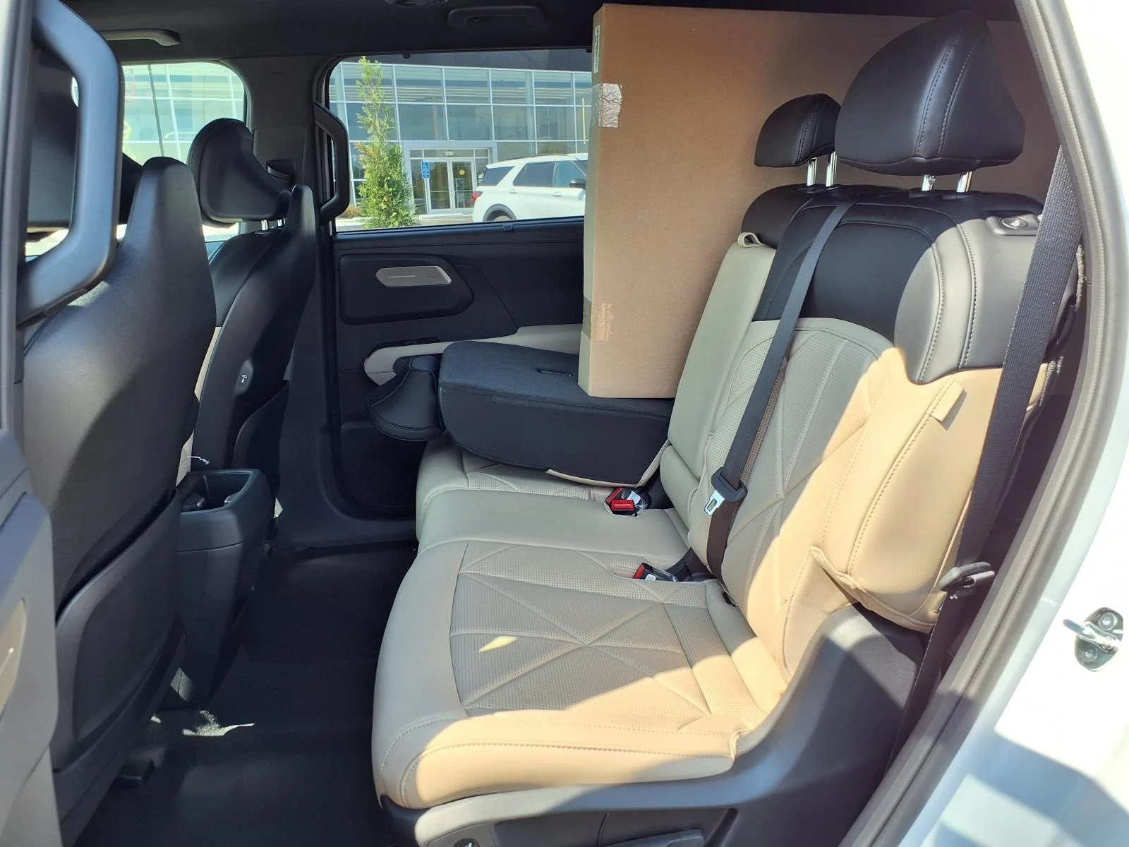 New 2027 Glacial White Pearl Kia EX image 14