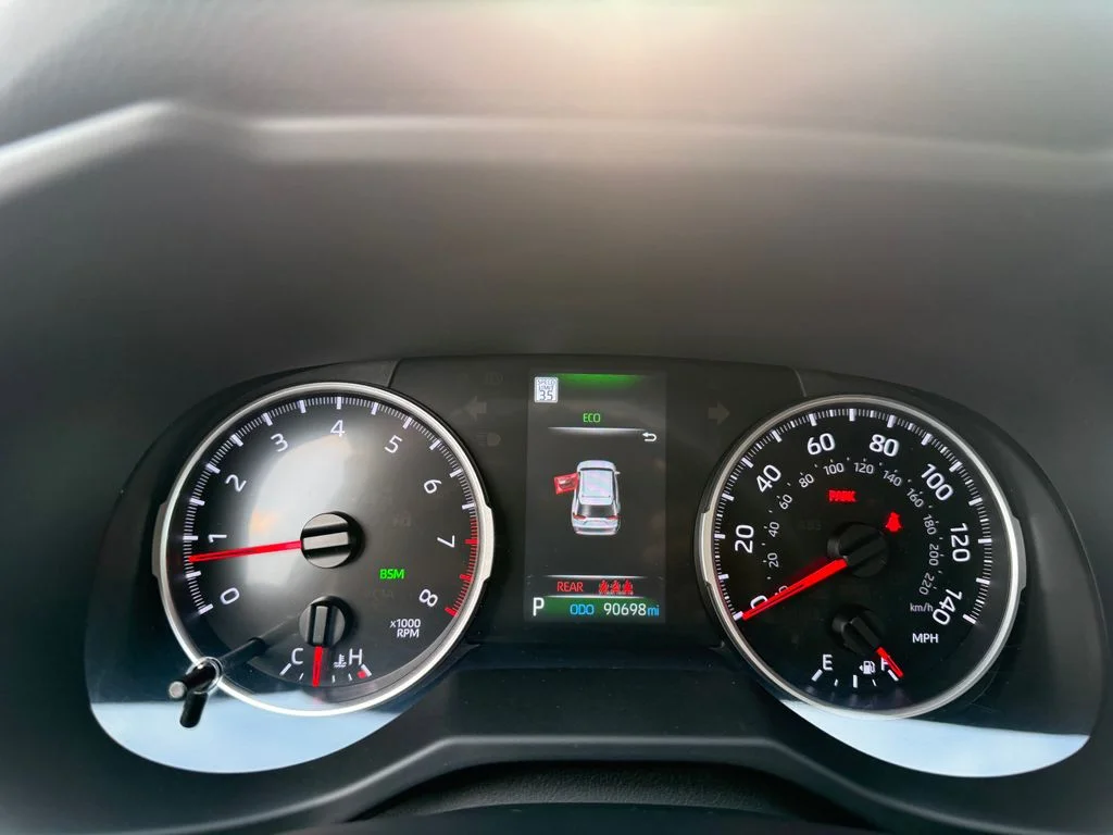 Used 2022 White Toyota XLE image 15