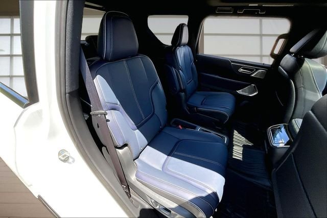 New 2027 2T RADIANT WHIT INFINITI SPORT image 27