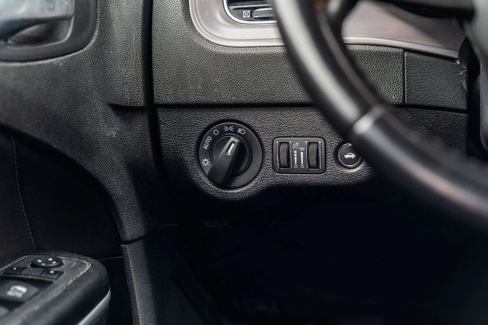 Used 2023 Silver Dodge SXT image 24