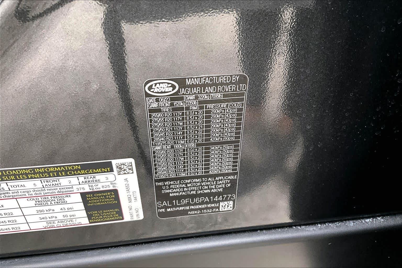 Used 2023  Land Rover SE Dynamic image 35