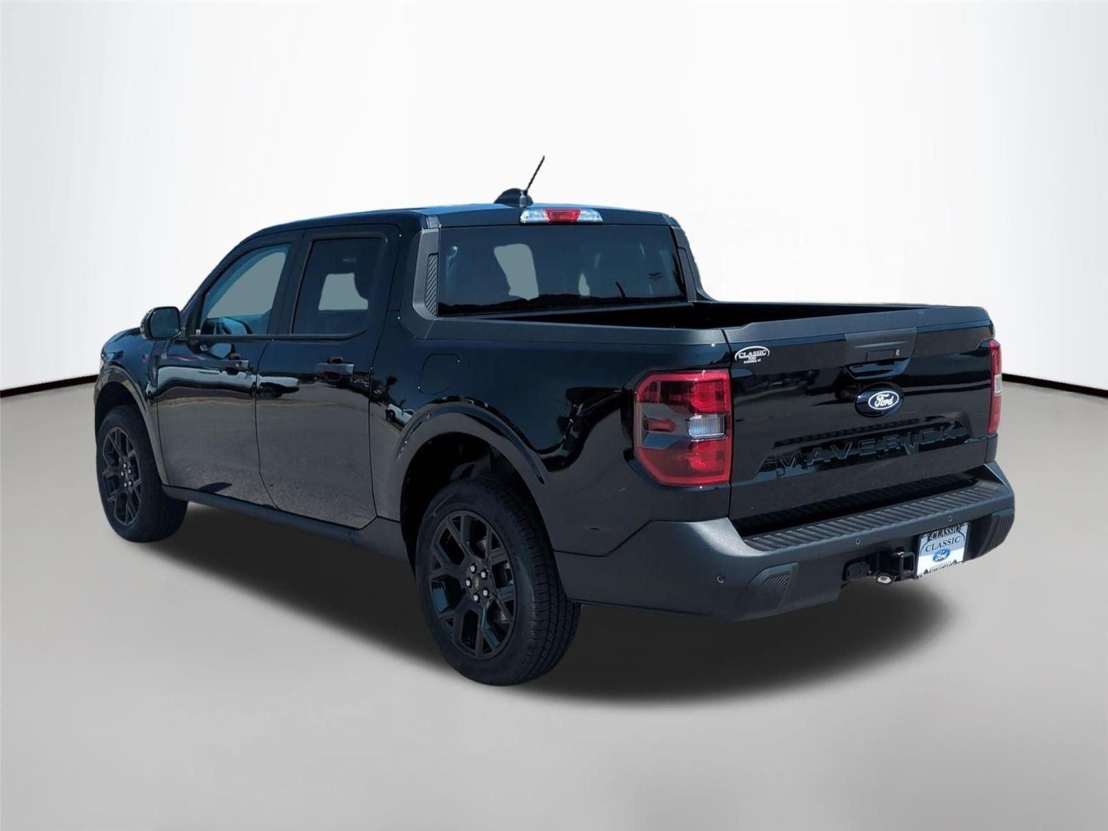 New 2026 Shadow Black Ford XLT image 3