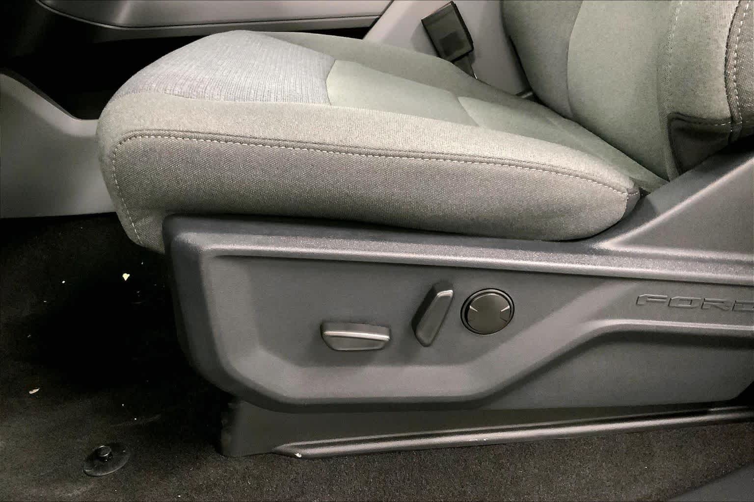 New 2026 Agate Black Metallic Ford XLT image 19
