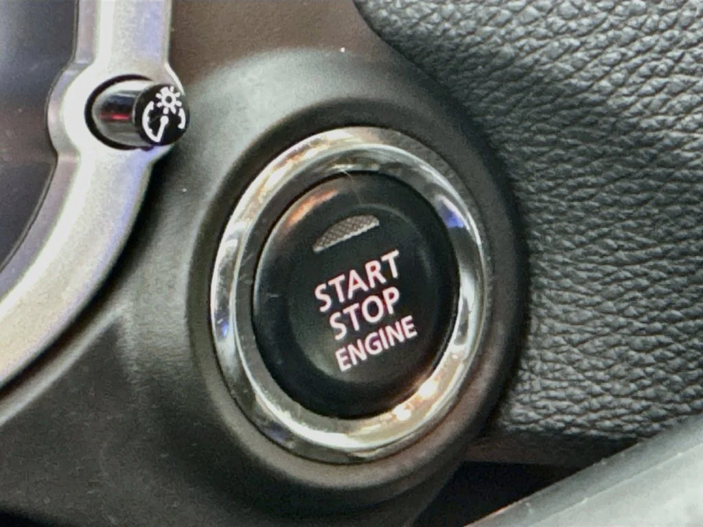 Used 2022  Mitsubishi SE image 20
