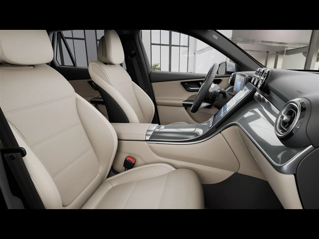 New 2026 MANUFAKTUR Moonlight White Metallic Mercedes-Benz GLC 300 image 39