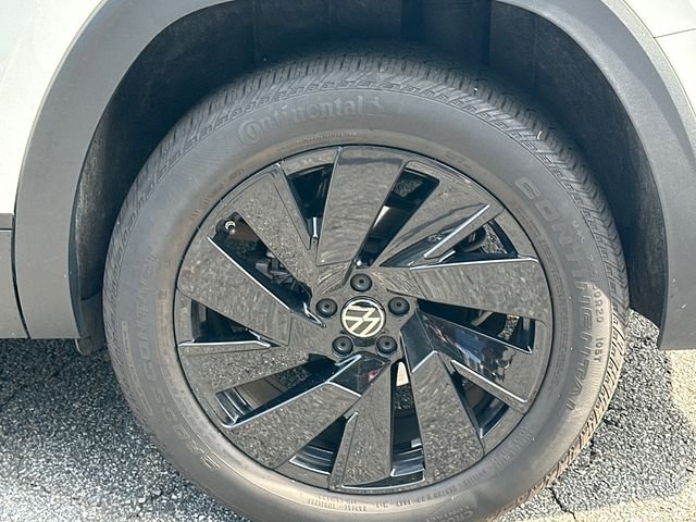 Certified Used 2024  Volkswagen 2.0T SE w/Technology image 20