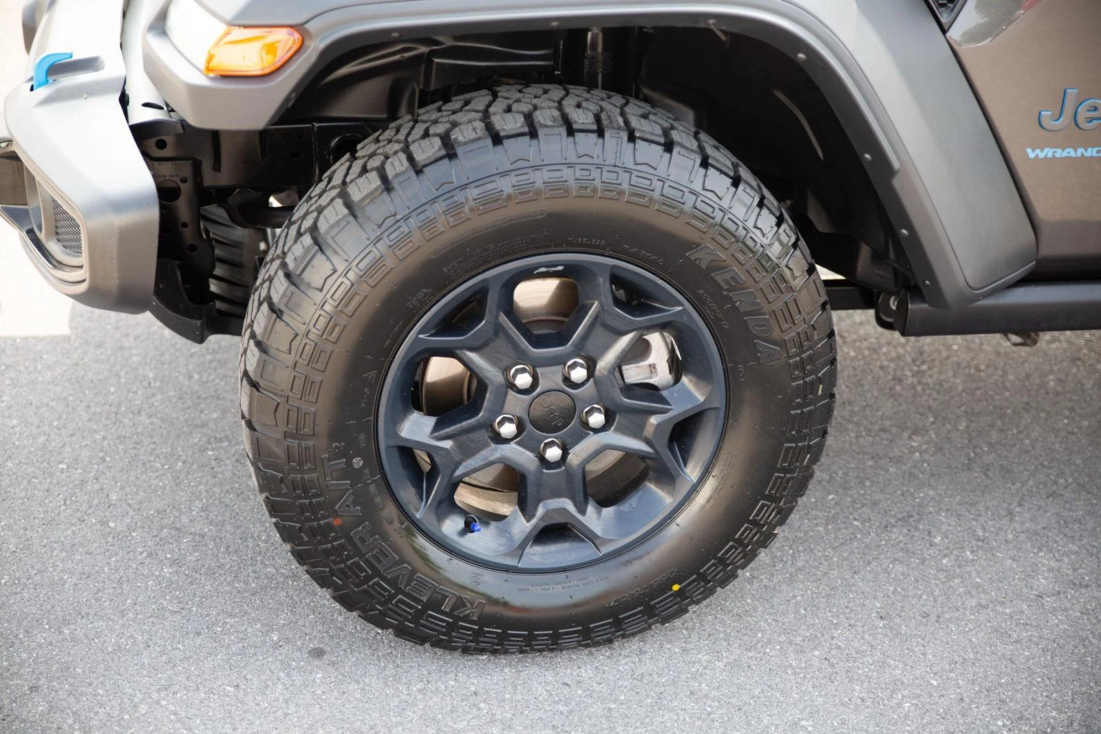Used 2023 Granite Crystal Metallic Clearcoat Jeep 4X4 image 9