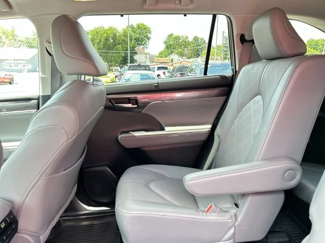 Used 2022 Gray Toyota Platinum image 19