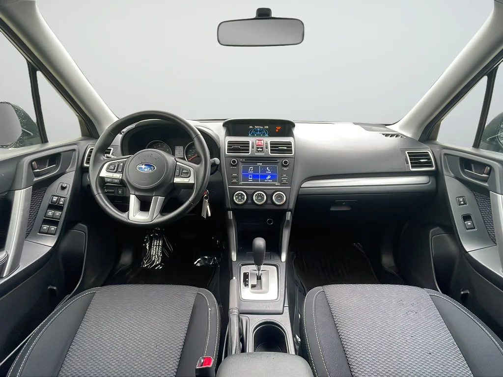 Used 2018 Silver Subaru 2.5i image 9