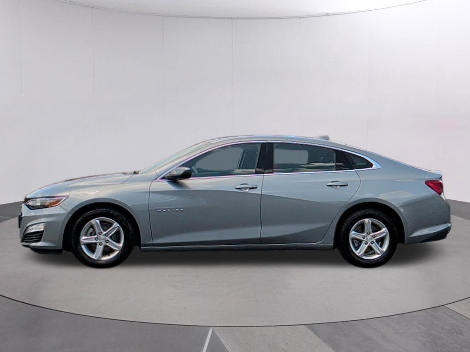Used 2023 Sterling Gray Metallic Chevrolet LT image 2