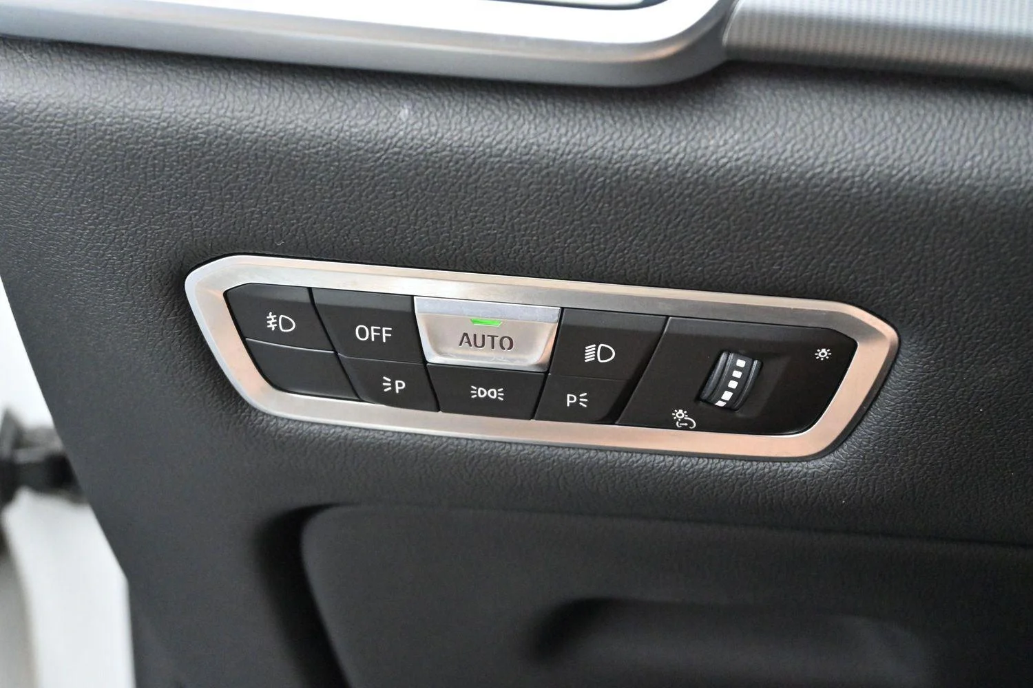 Used 2019 Mineral White Metallic BMW xDrive40i image 31