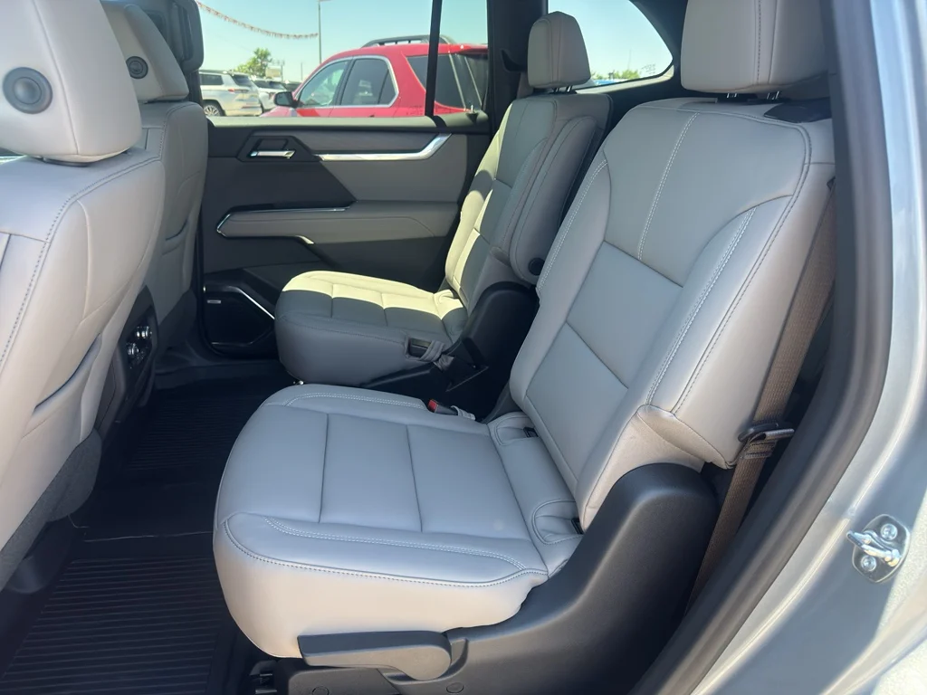 New 2026 Sterling Metallic GMC Elevation image 14
