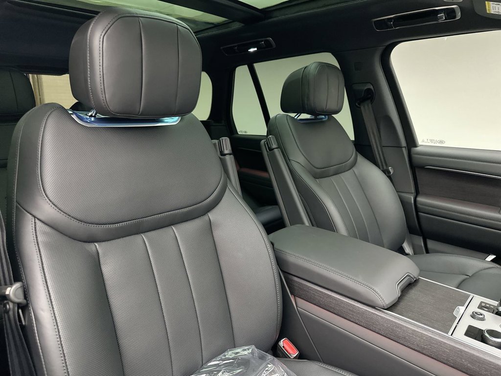 New 2027 Carpathian Grey Land Rover SE image 6