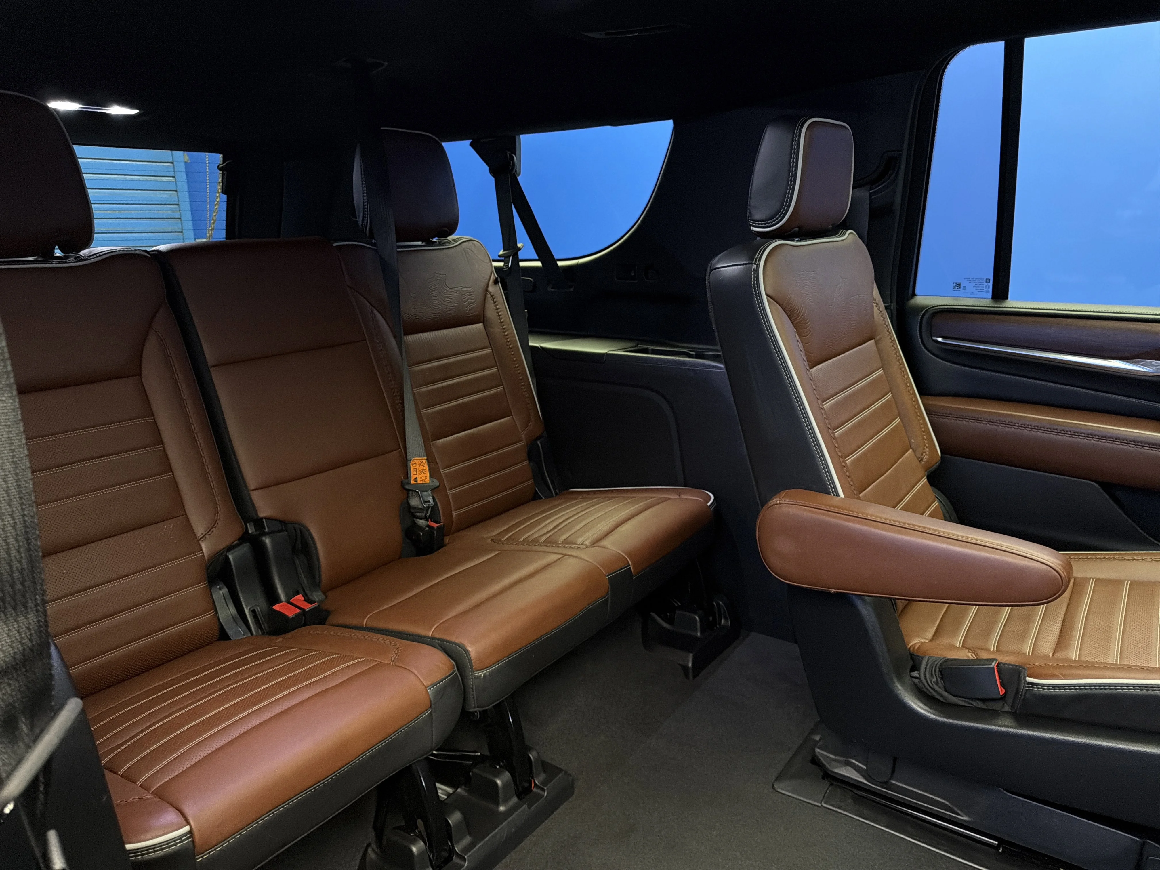 Used 2023 White Frost Tricoat GMC Denali Ultimate image 29