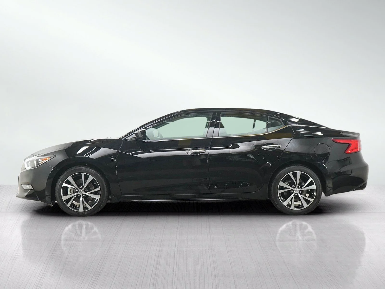 Used 2018 Nissan Maxima S with VIN 1N4AA6AP5JC405230 for sale in Burnsville, Minnesota