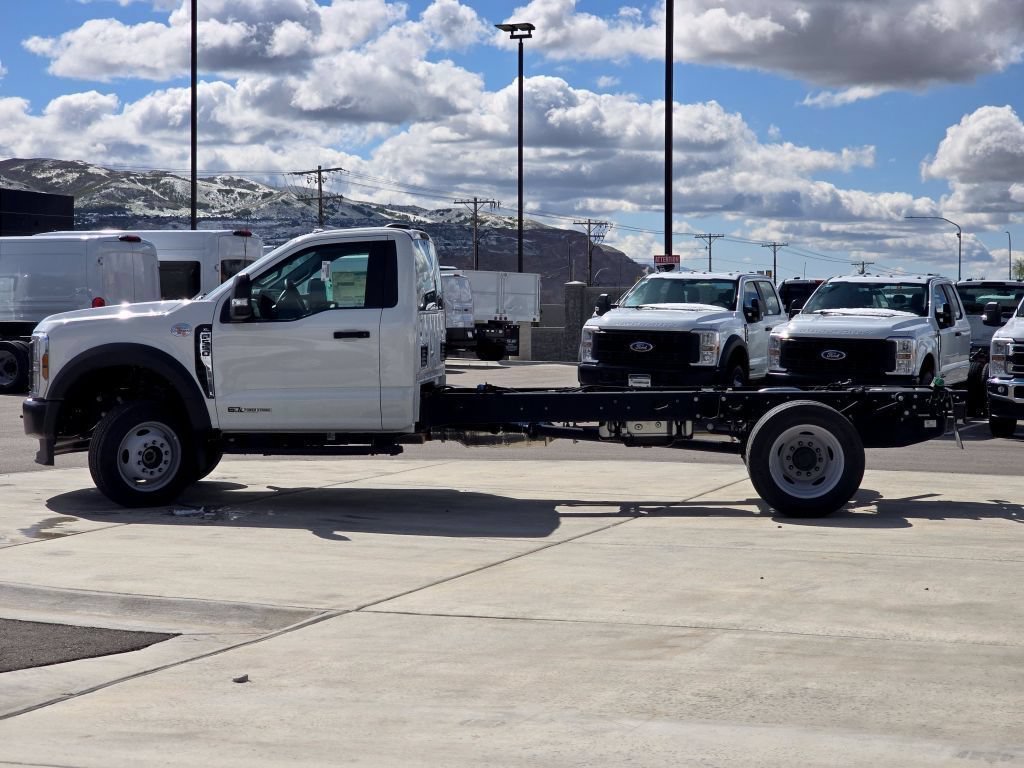 2025 Ford F-550 Super Duty Chassis Cab XL - Photo 20