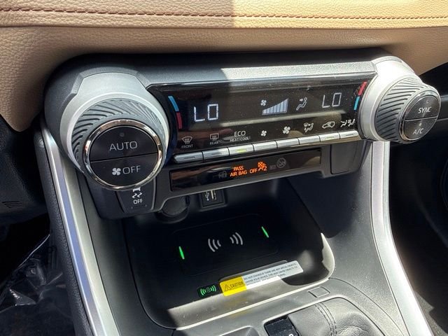 2025 Toyota RAV4 XLE - Photo 6