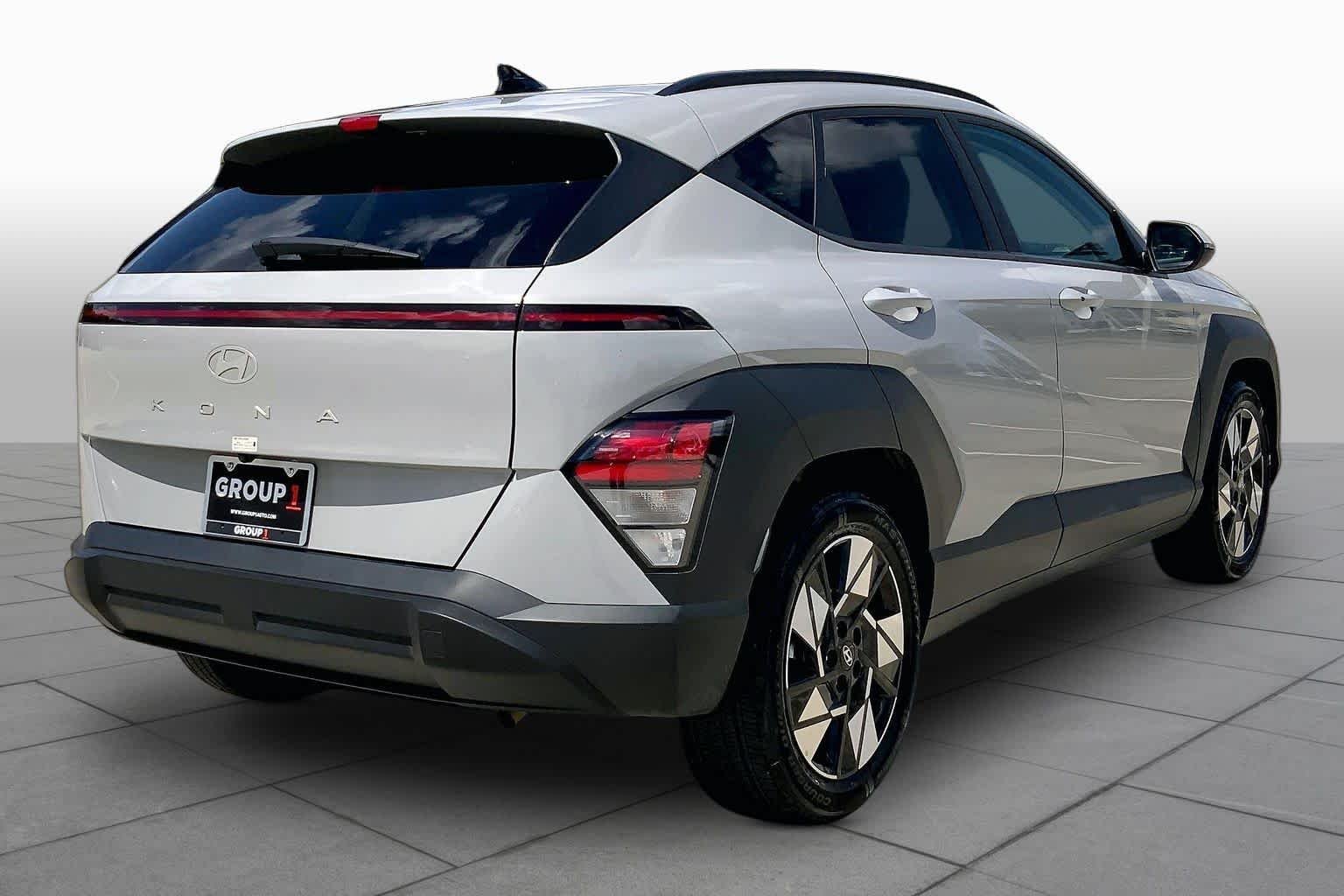 Used 2025 Cyber Gray Metallic Hyundai SEL image 13