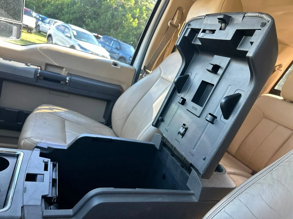 Used 2014 Oxford White Ford Lariat image 35