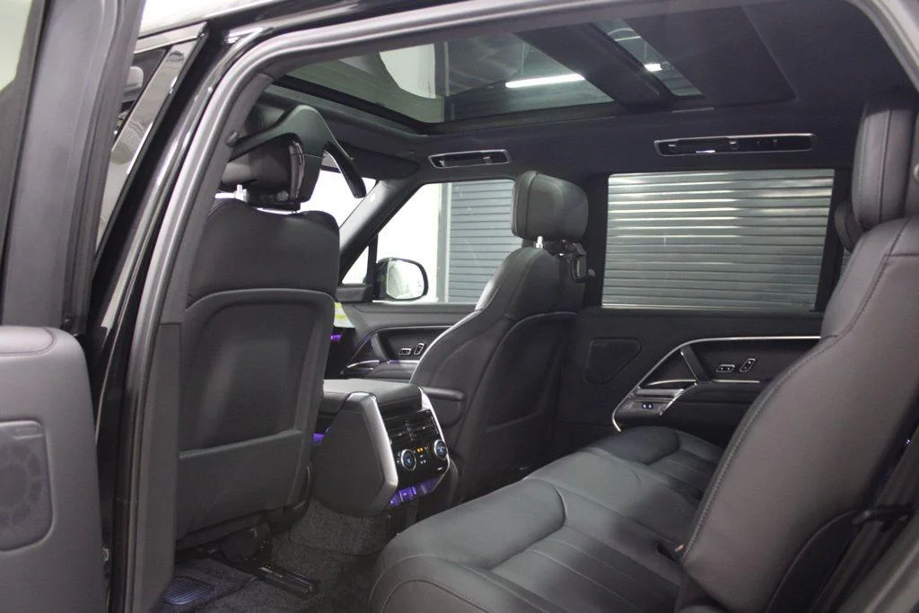 New 2026 Santorini Black Land Rover SE image 39