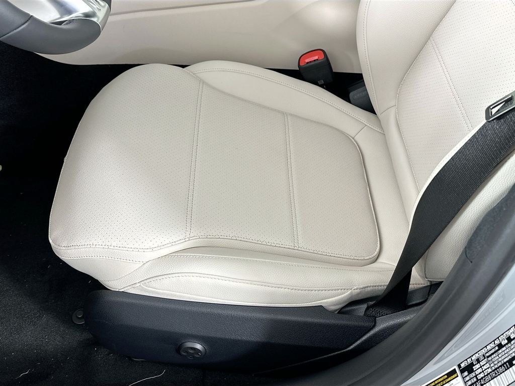 New 2026 MANUFAKTUR Alpine Grey Mercedes-Benz C 300 image 19
