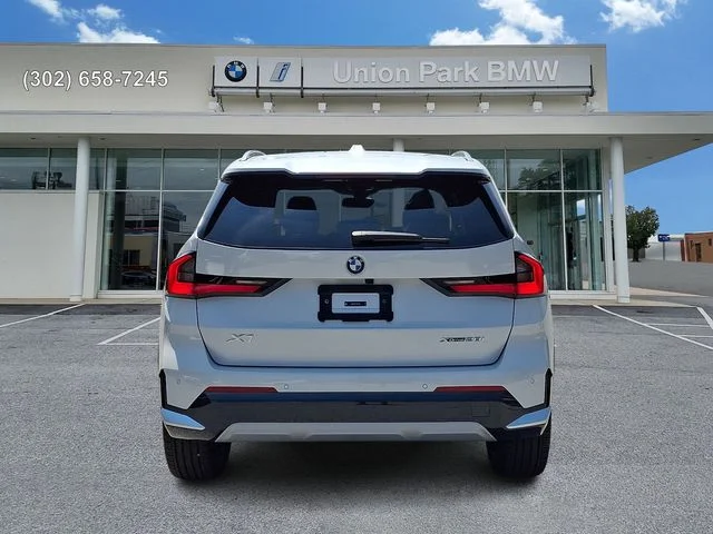 New 2026 Mineral White Metallic BMW xDrive28i image 5