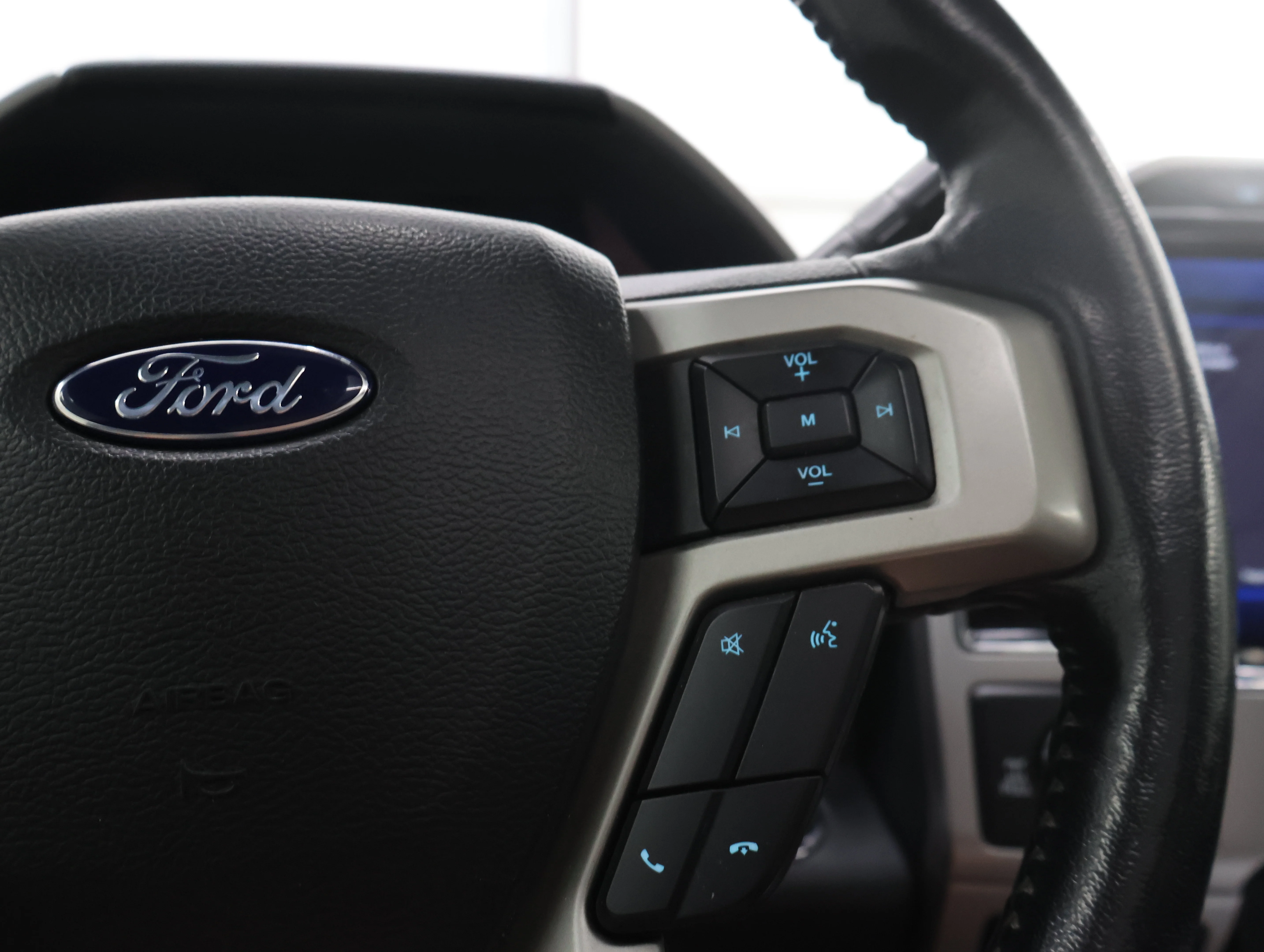 Used 2022 Agate Black Metallic Ford Lariat image 15