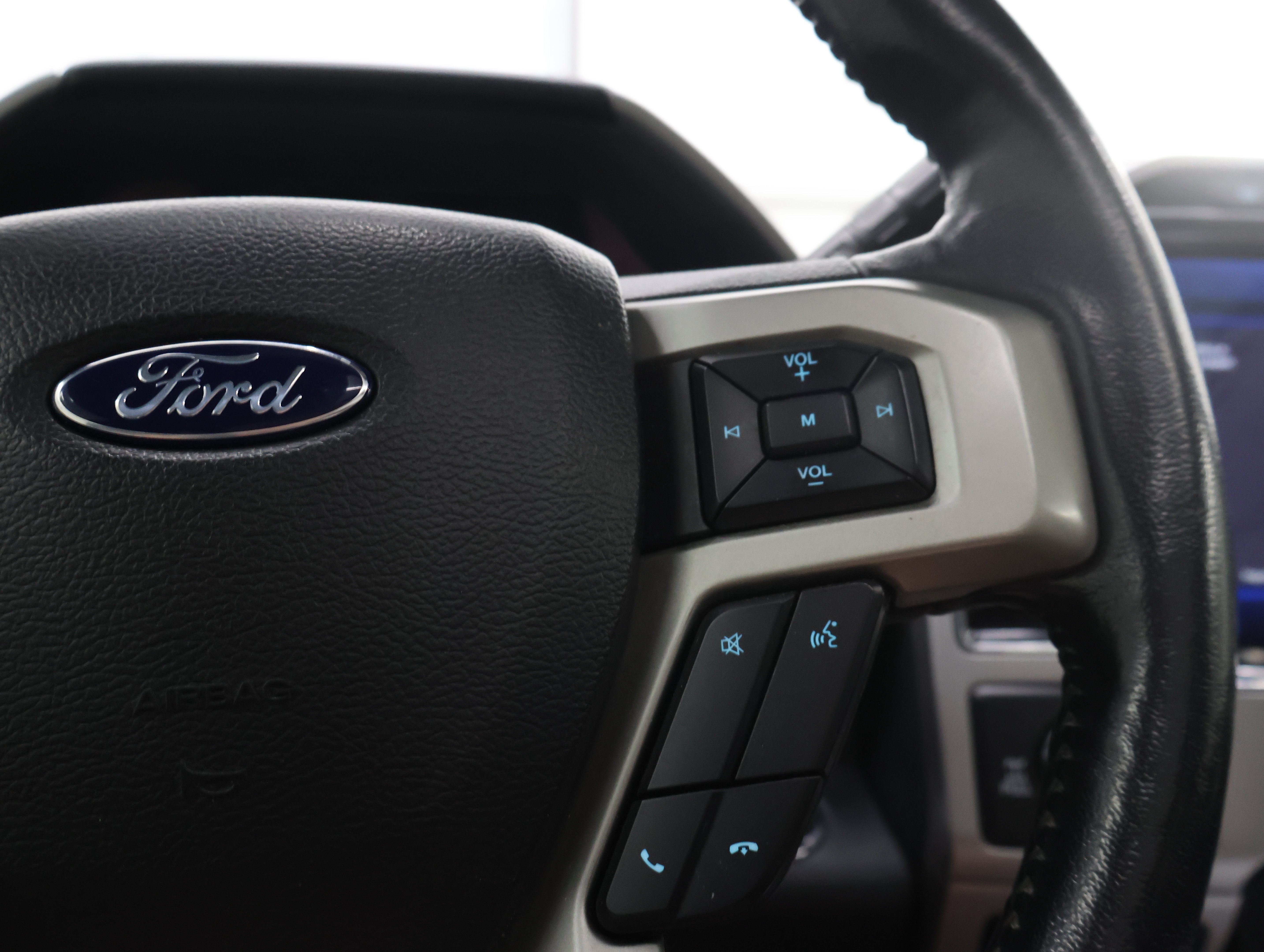 Used 2022 Agate Black Metallic Ford 4x4 Crew Cab Lariat w/Fx4: CREW-SHORT-LARIAT ULTIMATE-BLACK-FX4-6.7L DIESEL-NAV-PANO image 15