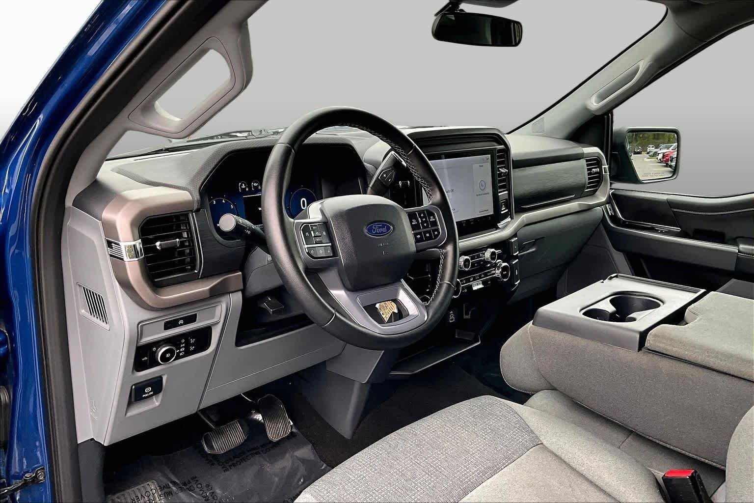 Used 2025 Atlas Blue Metallic Ford XLT image 16