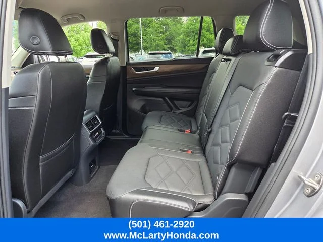 2025 Volkswagen Atlas SE w/Tech - Photo 10