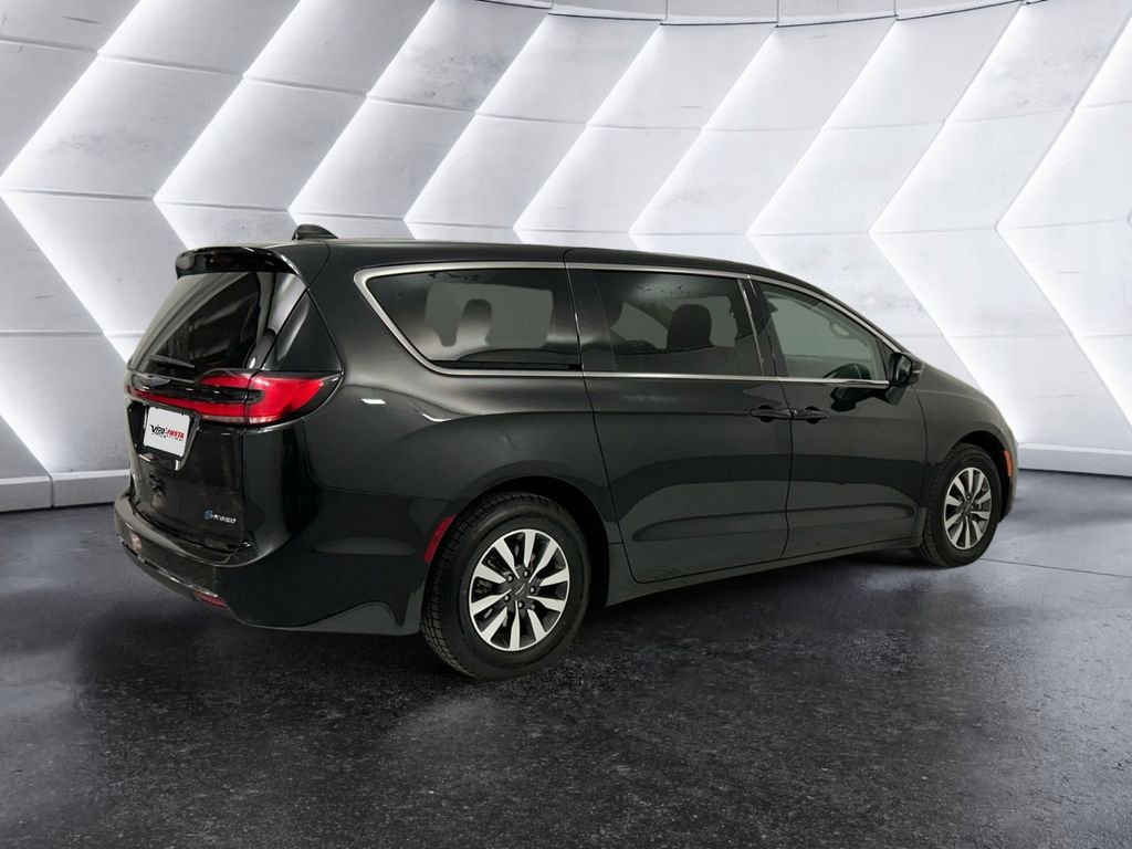 View vehicle photo 4