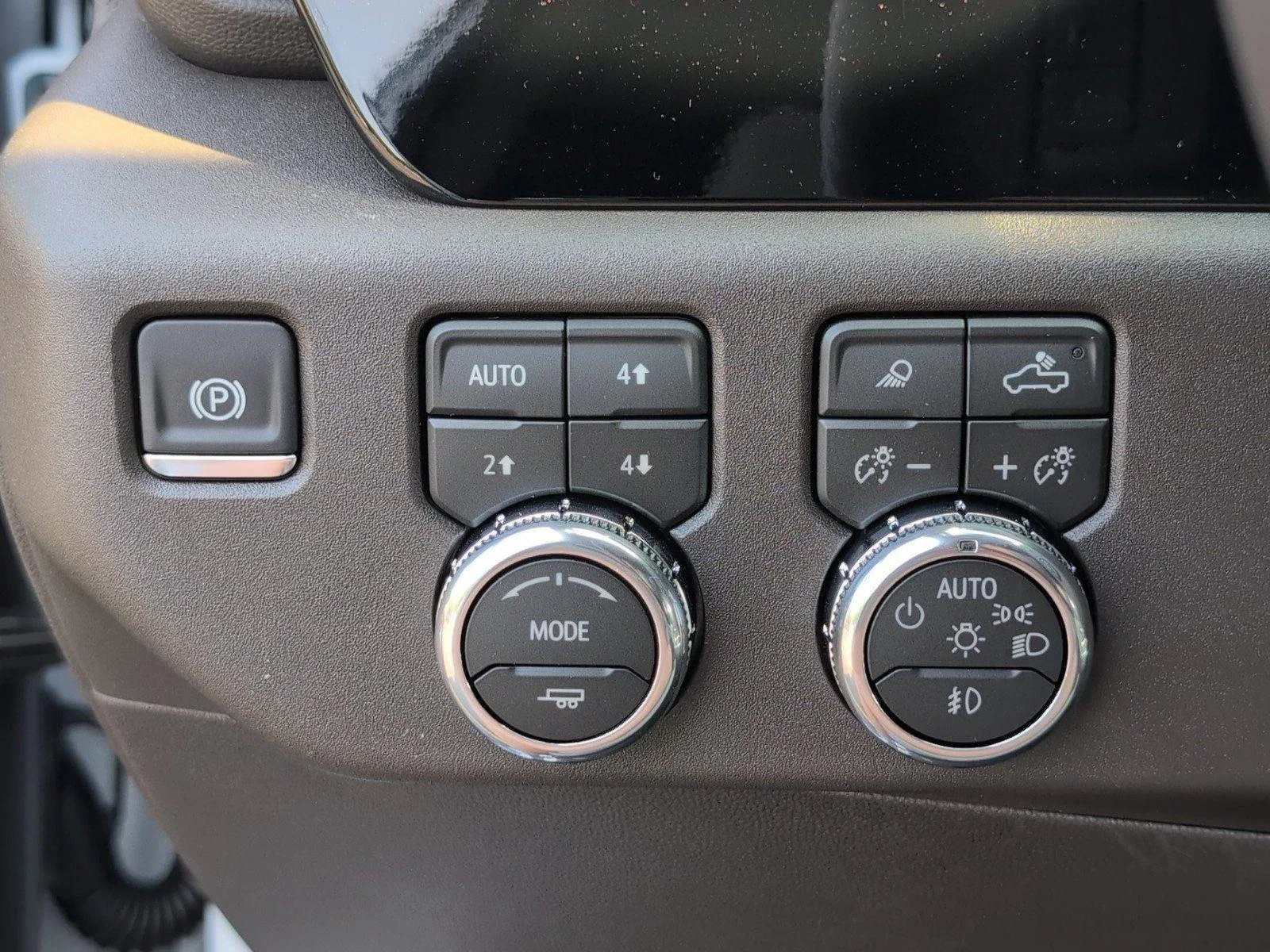 New 2026 Glacier White Tricoat GMC SLT image 30