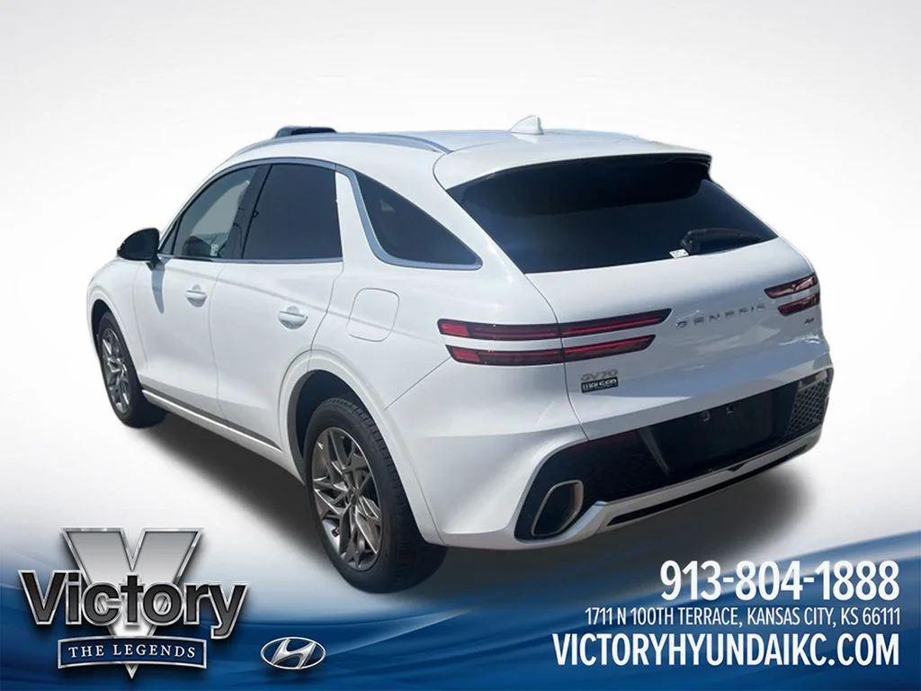 Used 2025 White Genesis 2.5T image 3