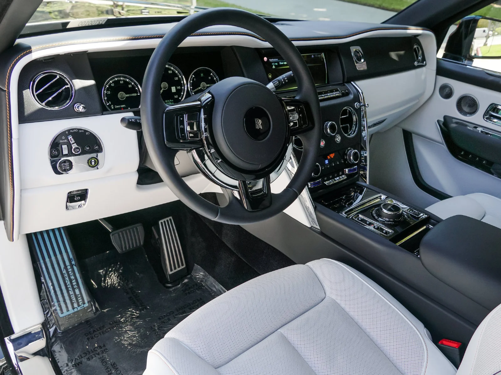 Certified Used 2024 Black Diamond Rolls-Royce  image 17