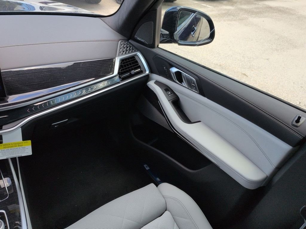 New 2027 Tanzanite Blue II Metallic BMW xDrive40i image 17