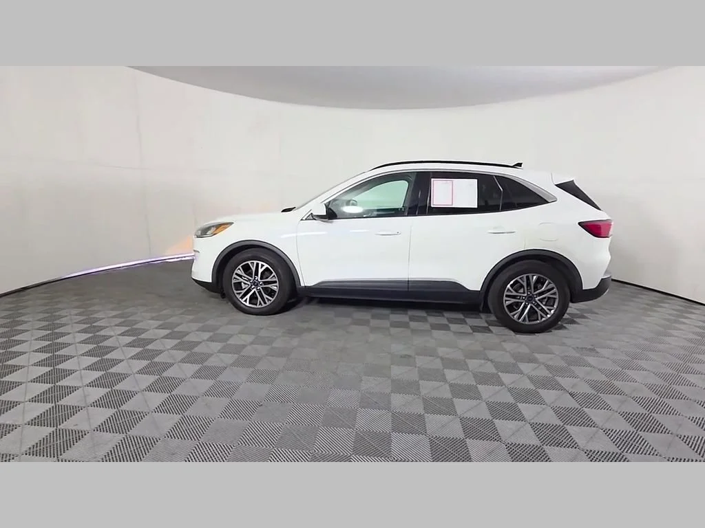 Used 2020 White Metallic Ford SEL image 46