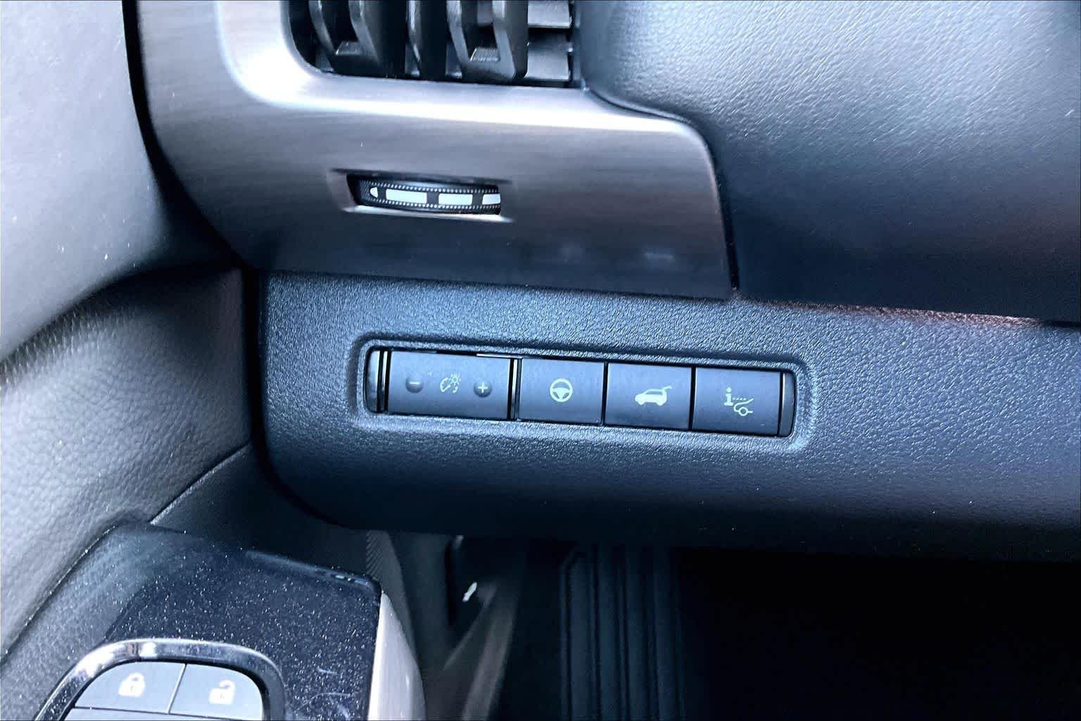 Used 2025 Super Black Nissan Platinum image 34