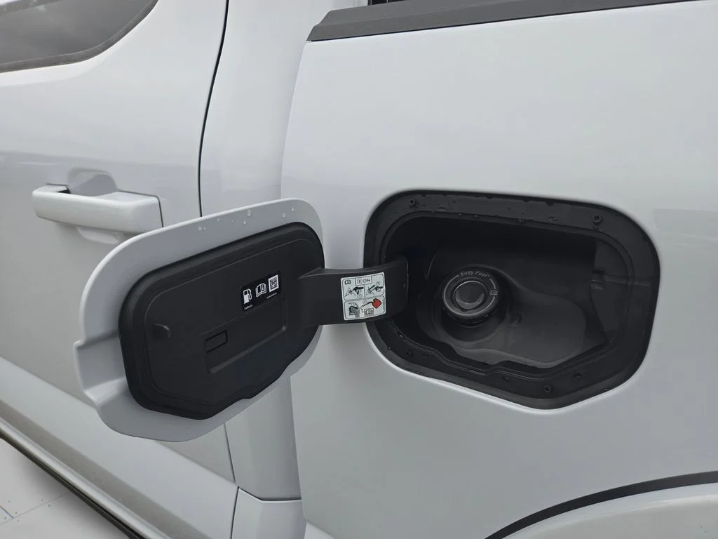 New 2025 Space White Metallic Ford XLT image 66